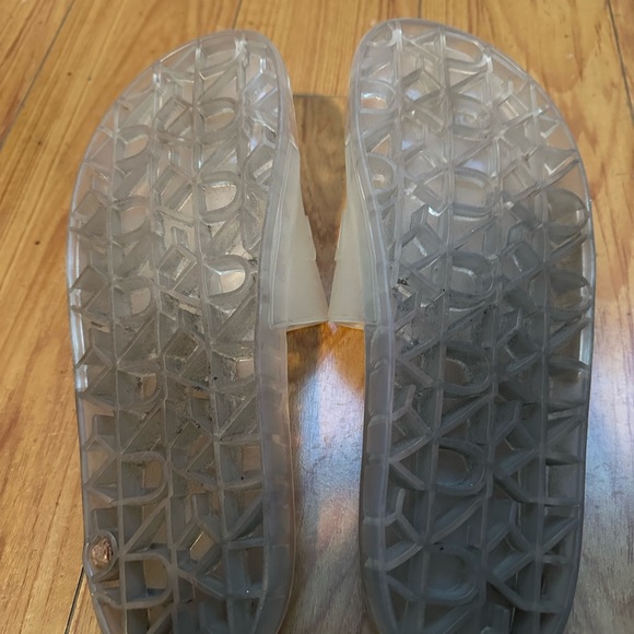 DKNY Slippers - Picture 3 of 3